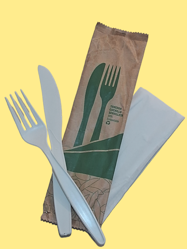 Sobre con cubiertos ecológicos compostables, tenedor y cuchillo más servilleta de papel